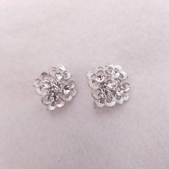 Vtg Sarah Coventry Clip On Earrings Silver Tone Floral Clear Rhinestone Textured - Picture 2 of 7